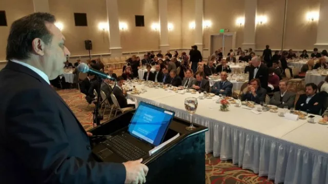 Santos, el Ministro de Turismo de la Nación, confirma la eliminación del IVA para extranjeros