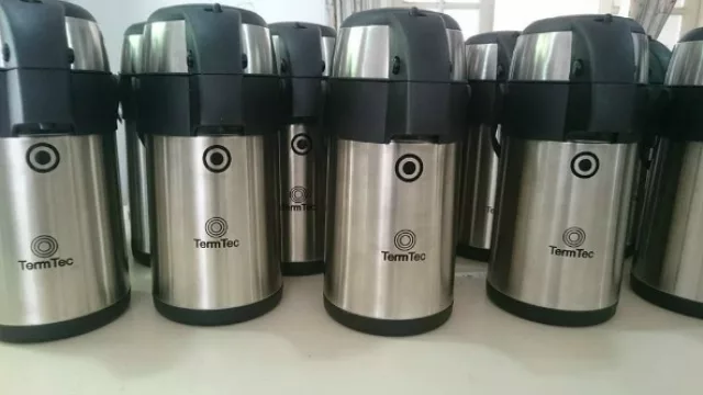 Para felicidad de los amantes del tereré o mate, llegó el termo “inteligente” que ceba solo