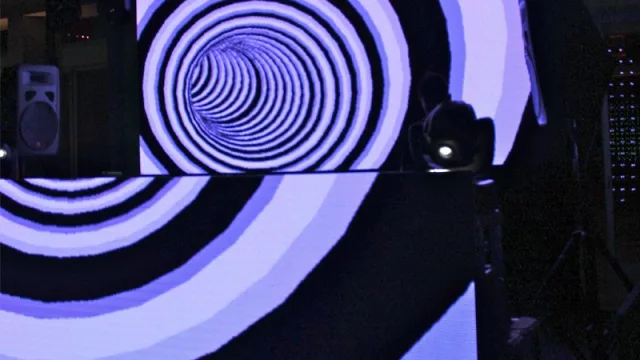 El furor de las fiestas top: las cabinas de DJ con pantallas LED