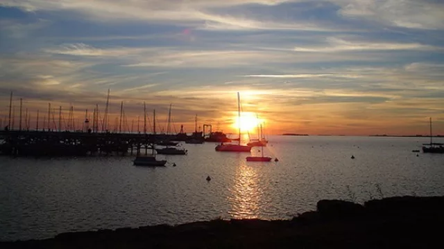 Puerto de Colonia se lava la cara apostando a los turistas