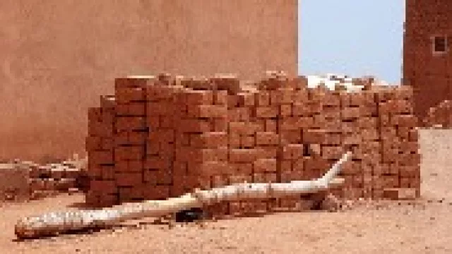 Temen que los ahorros vayan a ladrillos, oro y cofres.