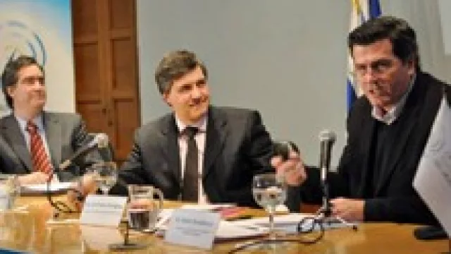 Ahora proponen que haya dos Antel en vez de una.