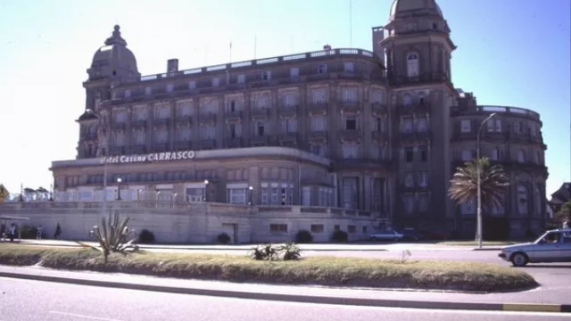 Humo blanco para el Sofitel Montevideo Casino Carrasco y Spa.