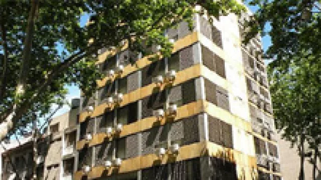 Intendencia cedió a hoteles capitalinos 15 m de frente para estacionamiento