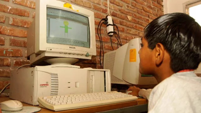 “Marchan” las primeras computadoras recicladas del proyecto Antel Integra