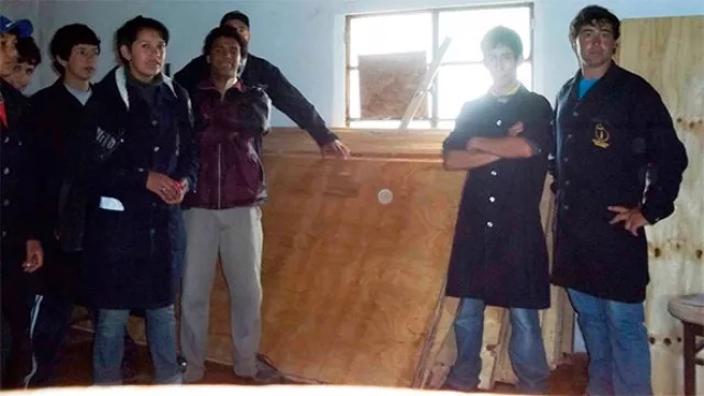 Escuela rural de Tacuarembó recibe insumos de Weyerhaeuser para fabricar mesas y sillas