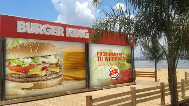 Burger King fue seducida por la “Perla del Sur” y alista su nuevo local (atenderá al público a mitad de la playa)