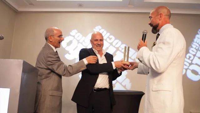 Encuentro de titanes... el ganador del 2015 y su antecesor.