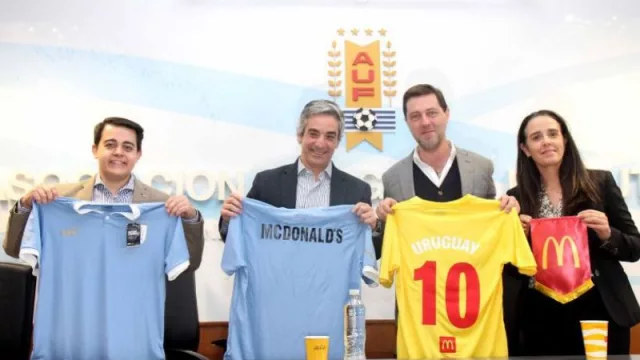 Ronald Se puso la celeste (Arcos Dorados)