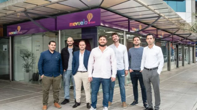 El equipo de mevuelo.com se mueve entre dos mundos