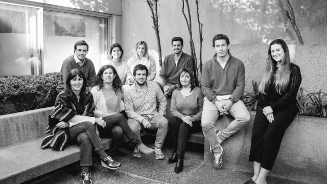 El equipo de Oca tiene puesta la camiseta de los uruguayos