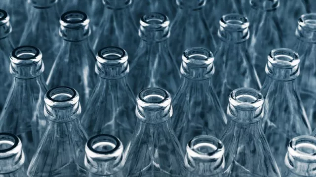 Le encontraron la vuelta a Corona (ahora las botellas son retornables)