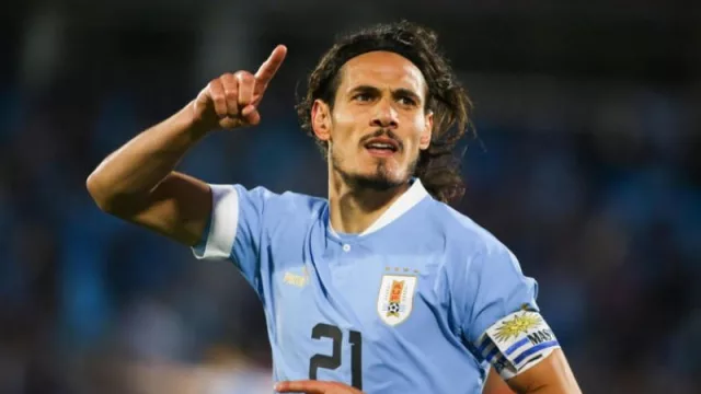 ¿Está bien que Edinson Cavani haya priorizado su adaptación al Valencia y no juegue los partidos amistosos?