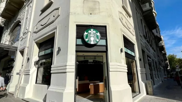 Starbucks llega al centro de Montevideo (y abre la sucursal N° 12 en UY)