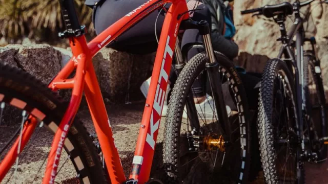 A puro pedal y pedal Kett Bikes llegó a Brasil (y tiene en UY un plan recambio solidario)