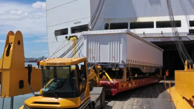 Sobre rieles (llegaron 20 vagones del tren para la nueva planta de UPM)