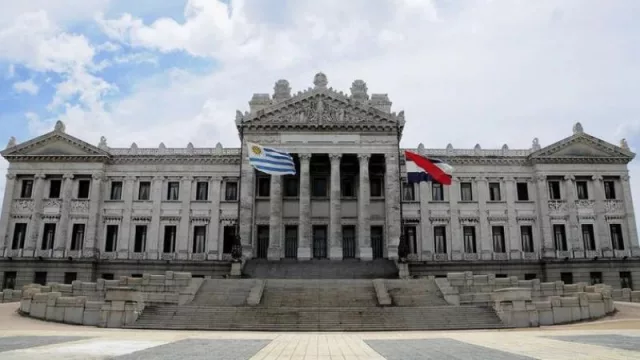 ¿Le parece bien que se exhorte a legisladores a presentar sus celulares ante Fiscalía por filtración del Plan de Inteligencia?