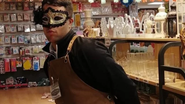 ¡Explota el papel picado en el Centro! (Casa Fessta le pone cotillón a 18 y Roxlo)