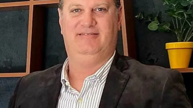 Llega a Uruguay Sofi (la uruguaya especialista en morosidad)