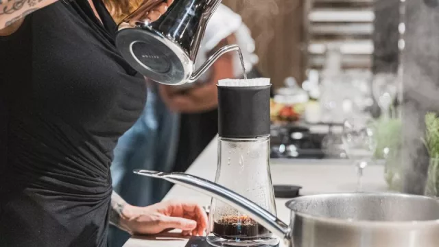 Sentirse como en Nueva York pero sentando en un mercado de Montevideo (Williman estrenó Kinoto Food Studio)