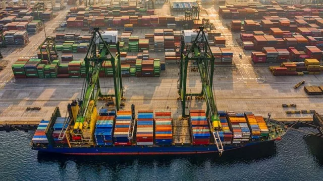 Ya navega en aguas calmas: Baja del flete internacional de casi 50% para algunos productos paraguayos