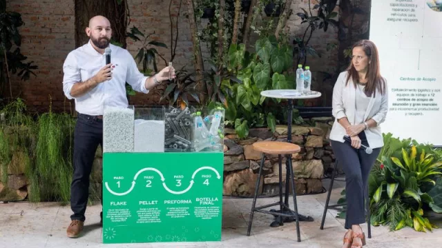 Dasani presentó la primera botella de PET reciclado en la historia del país
