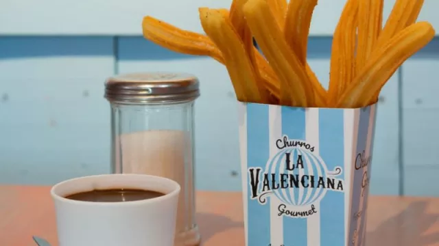 ¡Dándole caña a la máquina de hacer churros! (en marzo La Valenciana abre dos nuevos locales)