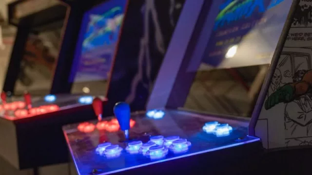 Un carpintero y un chef empezaron a fabricar máquinas de arcade a pedido (ya venden 80 por año)