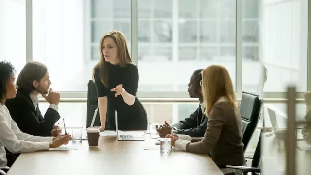 ¿Influyen los rasgos personales de los directivos en el riesgo de las empresas que gestionan?