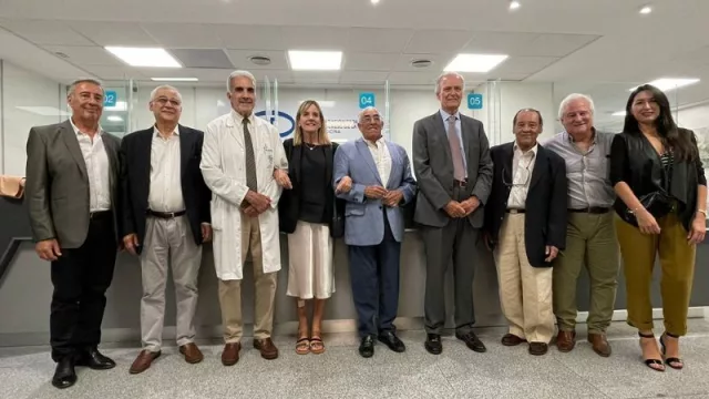 Oulton inauguró un laboratorio de análisis clínicos en el cuarto piso  (buscará escalarlo de la mano de la Fundación que preside Manuel Tagle)