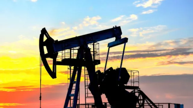 El petróleo y los sacudones del Silicon Valley Bank (¿qué pasará en UY con los combustibles?)