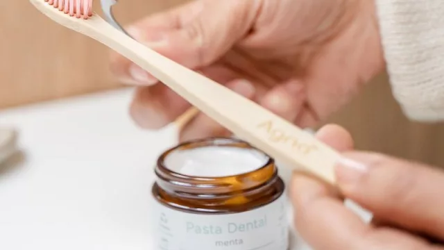 Por una sonrisa sana, natural e integral (con la pasta dental sin tóxicos ni flúor Agna)