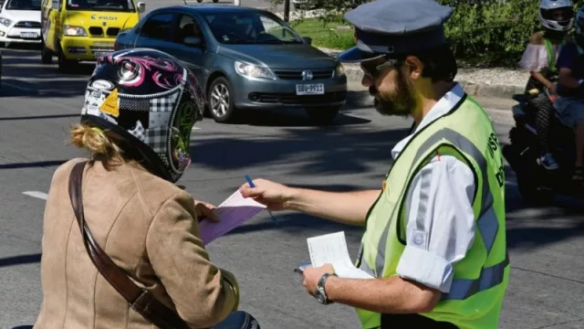 ¿Está bien que la Intendencia de Montevideo comience -como ya anunció que hará- a multar aquellos vehículos que hagan ruido excesivo con el caño de escape?