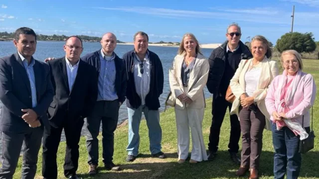 El negocio de comprar medicamentos y equipamiento en conjunto (hacerlo juntos y mejor)