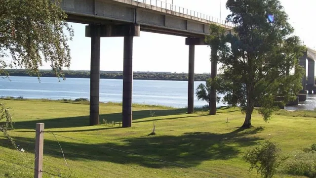 Los comercios sanduceros y salteños agudizan su crisis (la diferencia cambiaria con Argentina llega a más de 200% de diferencia en precios de todos los rubros)