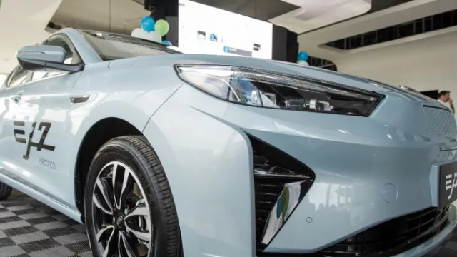 JAC Motors transformó el 100% de su línea para pasajeros en vehículos eléctricos (y quiere dar pelea en el segmento)