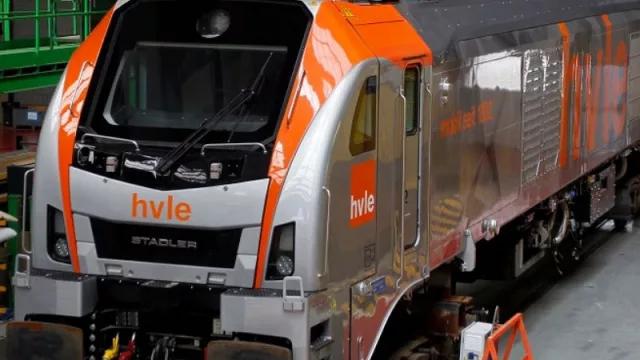 Un tranvía que puede chocar antes de arrancar (a pesar de desencuentros entre gobierno e intendencias, avanza consorcio e inversión de US$ 500 millones)