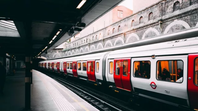 Los proyectos descarrilan ¿Es más fácil para Paraguay tener cohetes antes que trenes?