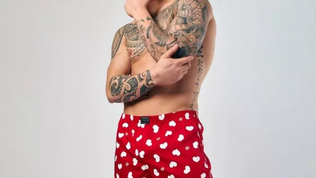 Ni Batman ni Superman… ¡el superhéroe es papá! (y los mejores boxers los tiene Kevingston)