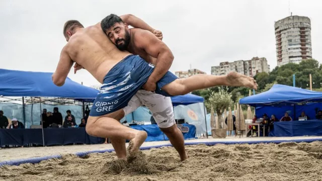 Salieron a la arena: Paraguay selecciona a atletas para sudamericano de lucha de playa