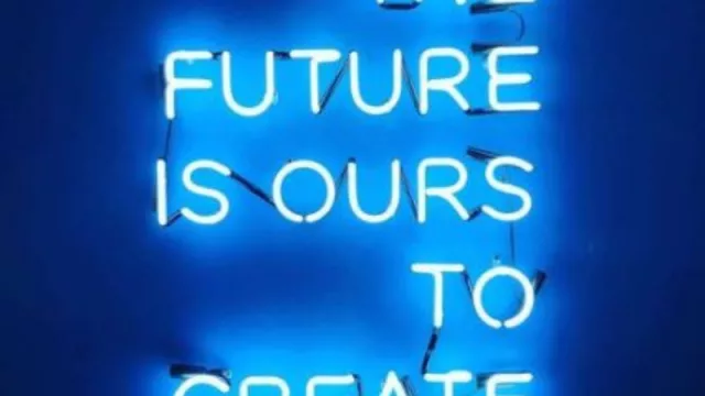 Brilla con estilo propio (Ayusto Neón es protagonista en la nueva ola de carteles publicitarios)