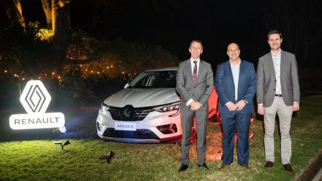 Avec l'élégance de la France (Renault participó en fiesta nacional gala con su nuevo Arkana)