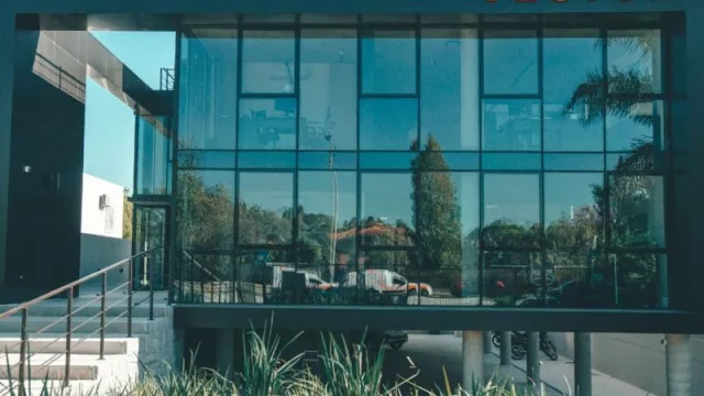 Un águila que puso el ojo en Maldonado (Vector Seguridad instalará nueva sede central en Punta del Este)