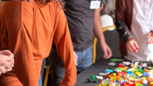 Hacer, pensar y validar la experiencia lúdica (Radiante potencia equipos corporativos con juegos)