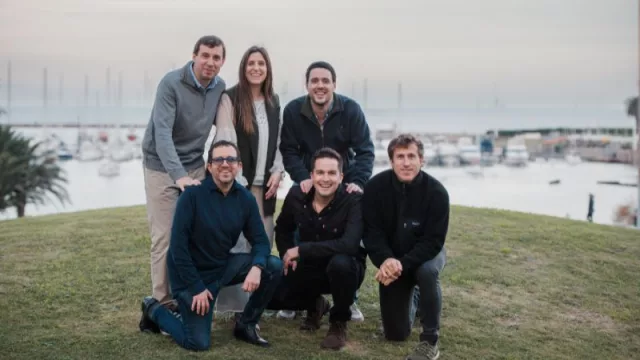 Crean asistente personal de bolsillo con IA para LATAM (son UY y levantaron U$$ 5 millones en Silicon Valley)