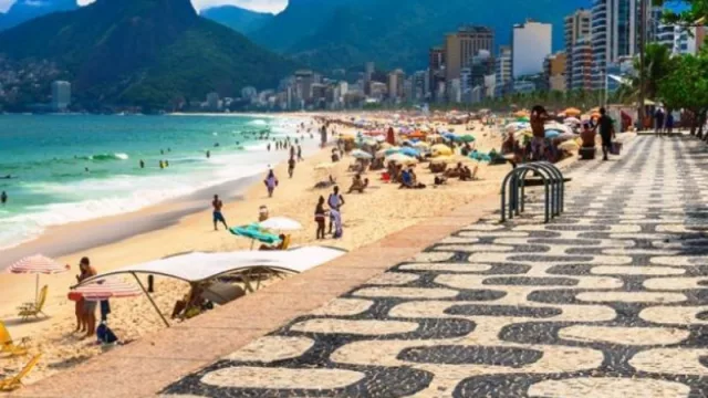 Los uruguayos prefieren hablar portugués (el principal destino es Río de Janeiro)