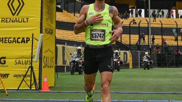 Renault celebró junto a Peñarol la Megacap por los 132 años del club