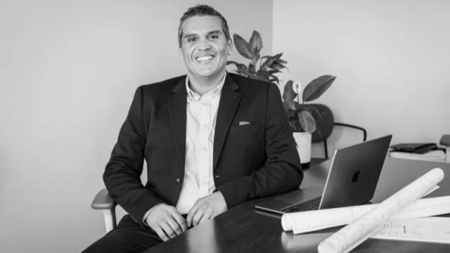 Leonard Deniz - Director Comercial