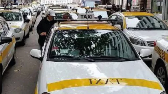 Ya se puede pagar con transferencia bancaria en casi 3.000 taxis de Uruguay (67.280 transacciones en un mes)