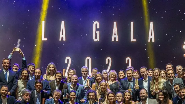 Entre caravanas y corbatas (¿ellas o ellos tuvieron más ganadores en la 16ª Gala de InfoNegocios)